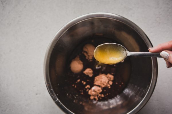 Hunajainen SAM -suklaa, tammi- ja hunajainen maku, laadukas käsityö.