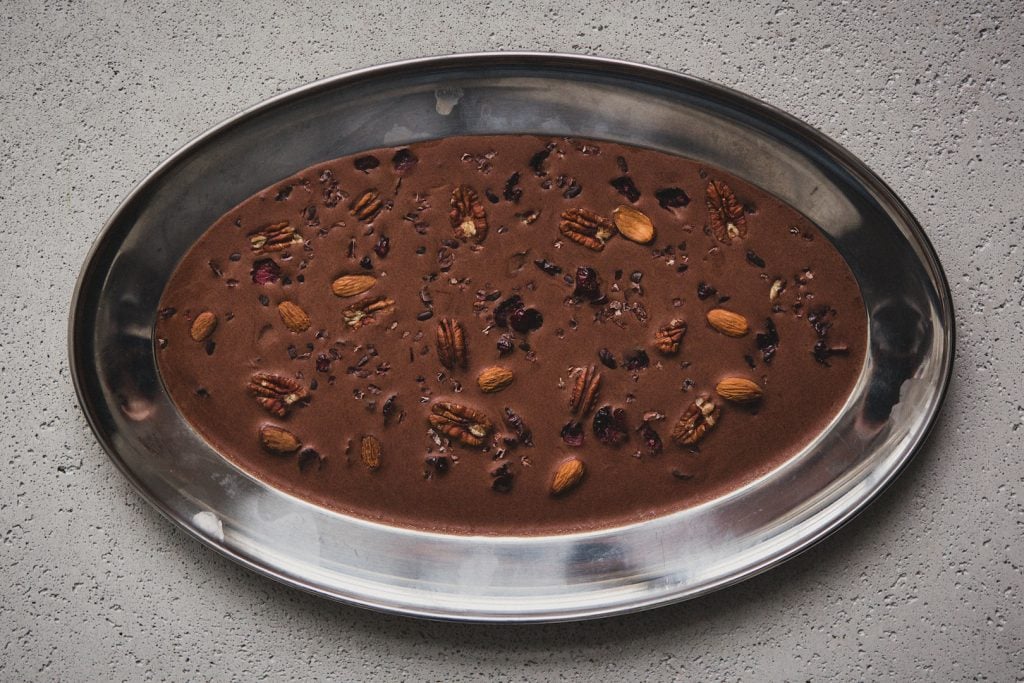 Suklaa ovaalilla vadilla