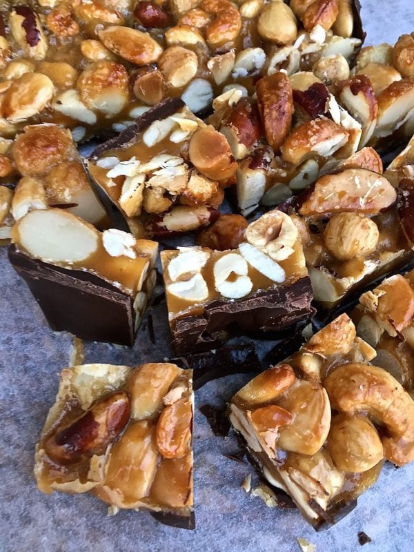 Hunajainen pähkinänamipala, makea ja suolainen herkku kevään kekkereihin.