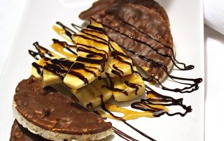 Banaani- ja suklaaleivokset, hunajainen SAM, makea jälkiruoka, banaani ja suklaa, herkullinen jälkir.