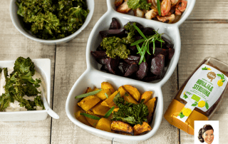 Hunajainen SAM -luomuhunajaa ja kasvisherkkuja, tarjoiltuna dippijuurikkaiden ja lehtikaalisipsejen.