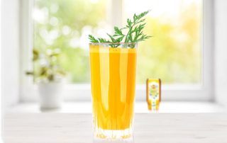 Mehupikari sisältää raikasta hunajainen SAM -kulttuurimehua ja tuoreita yrttejä.