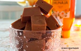 Hunajainen SAM - Maitosuklaa fudge, makea ja pehmeä hunajainen herkku.