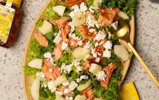 Lohi–päärynäsalaatti hunajaisella twistillä